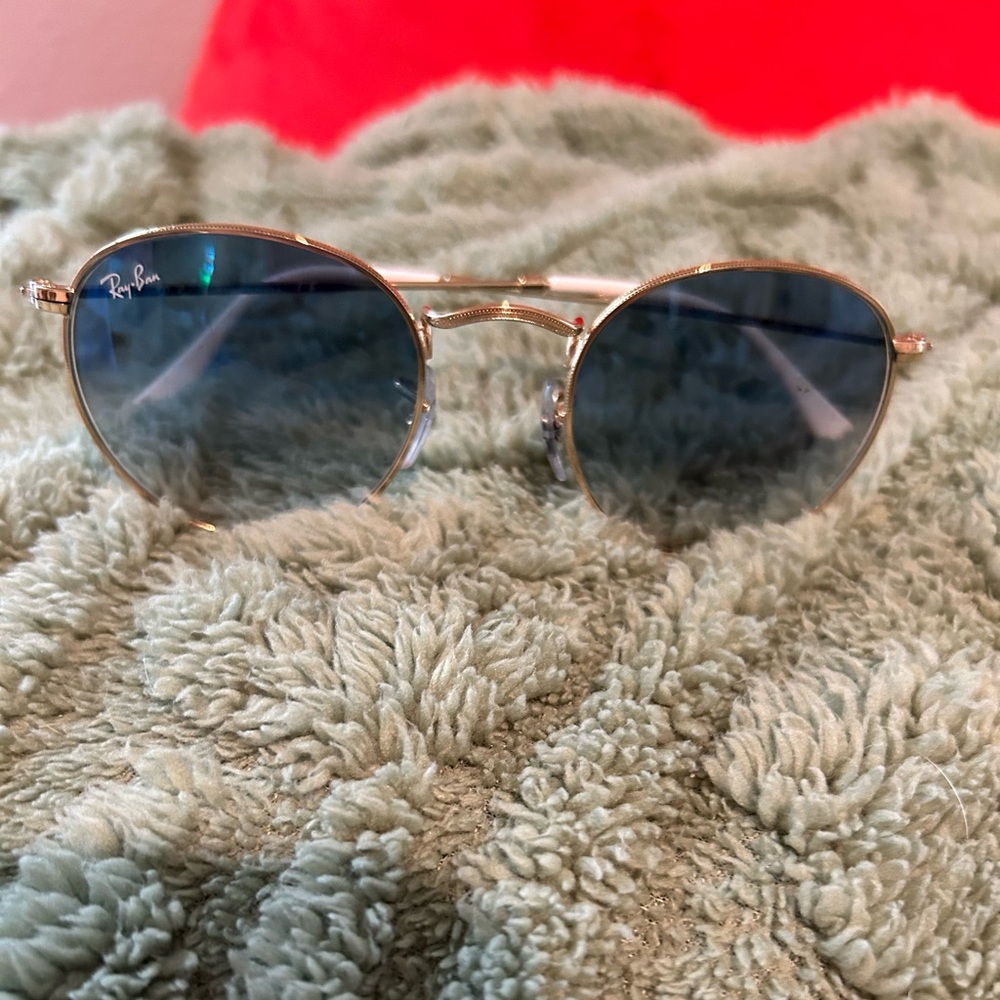 Ray-Ban Women's Sunglasses with Gold Frame and white tips